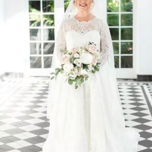 OLEG CASSINI Lace wedding dress